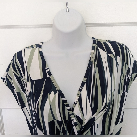 BANANA REPUBLIC GREEN WHITE & BLACK ABSTRACT SAFARI STYLE WRAP DRESS SIZ… - Picture 8 of 13